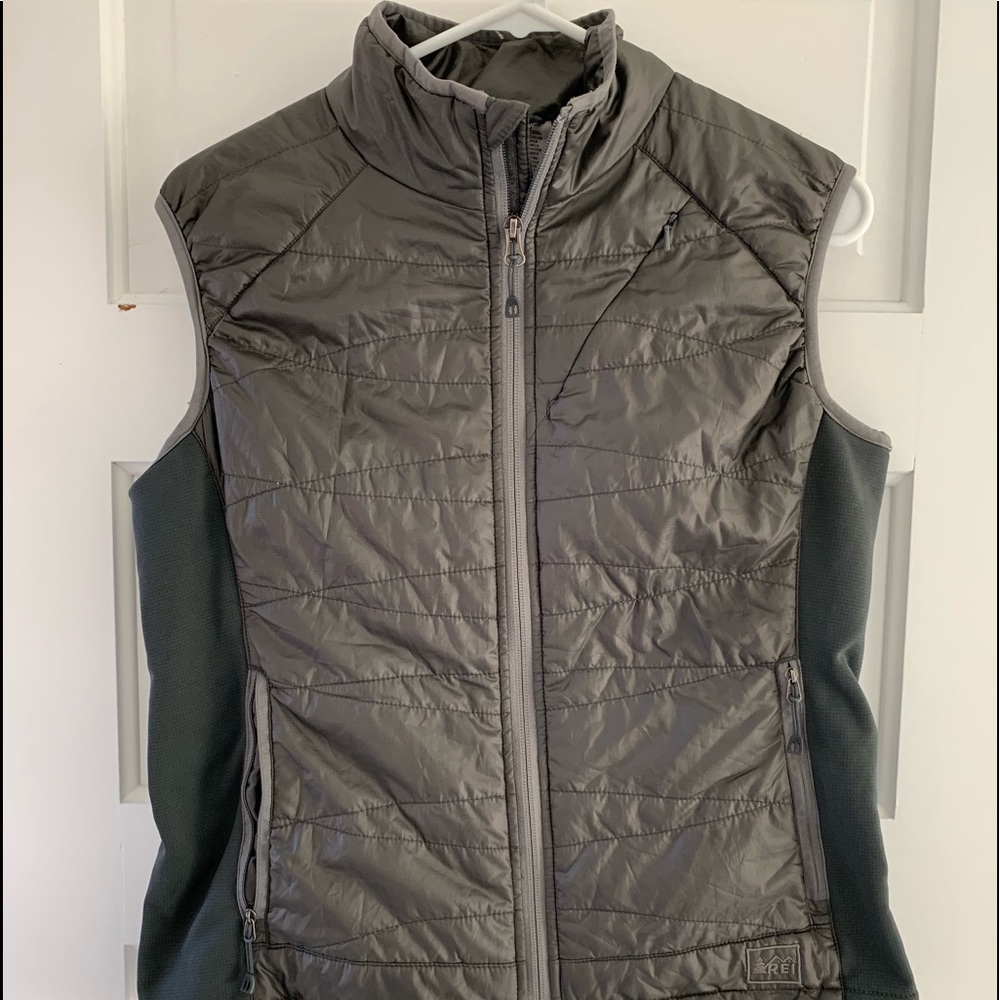 REI Medium Vest in grey